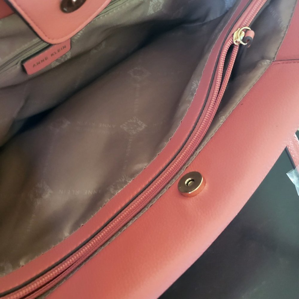 Anne Klein Curved Tote Bag - Picture 5 of 9